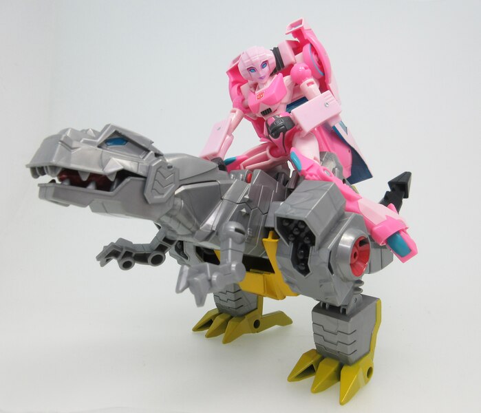 Takara Cyberverse Action Masters Arcee & Grimlock Scene Images  (1 of 3)